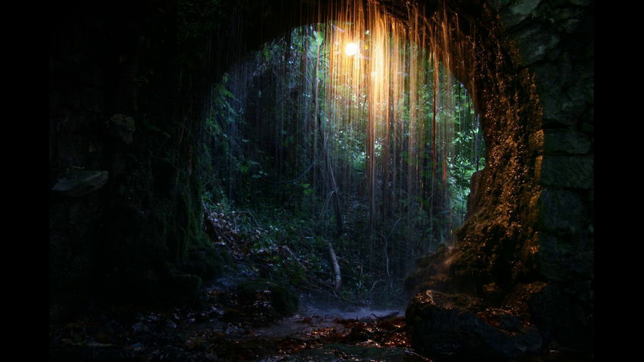 Магический портал. Сказочная пещера. Магическая пещера. Врата в другое измерение. Необычная пещера.