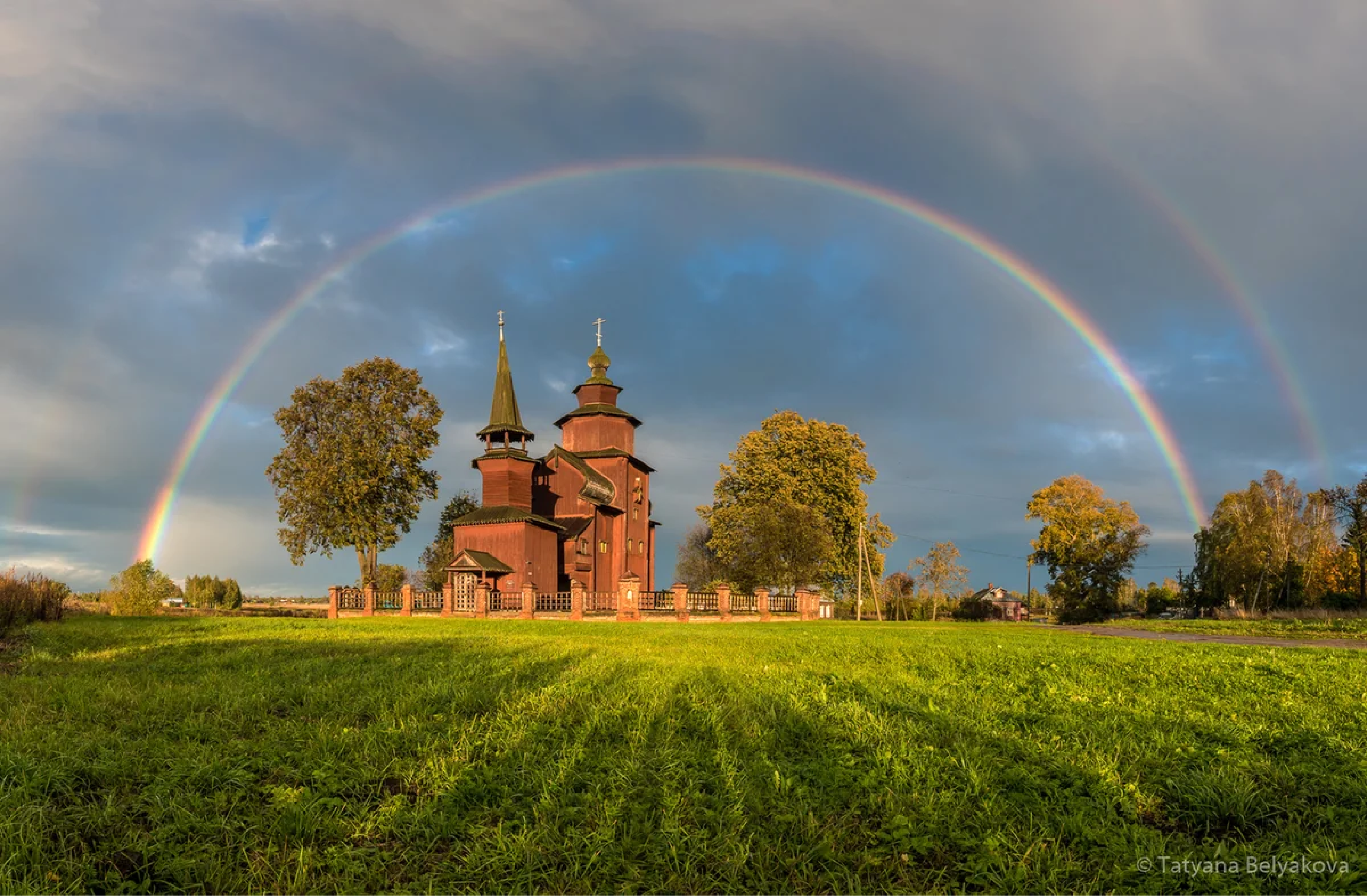 Природа не храм а мастерская. Мещёра Церковь Радуга. Поля село церквушка Россия Радуга. Радуга над храмом Андрея Первозванного. Русь Радуга Церковь.