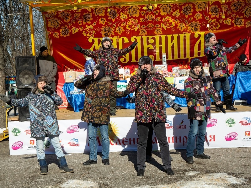 Где проходит масленица в кирове. Масленица. Соревнования на Масленицу. Масленица фото. Масленичные народные гуляния.