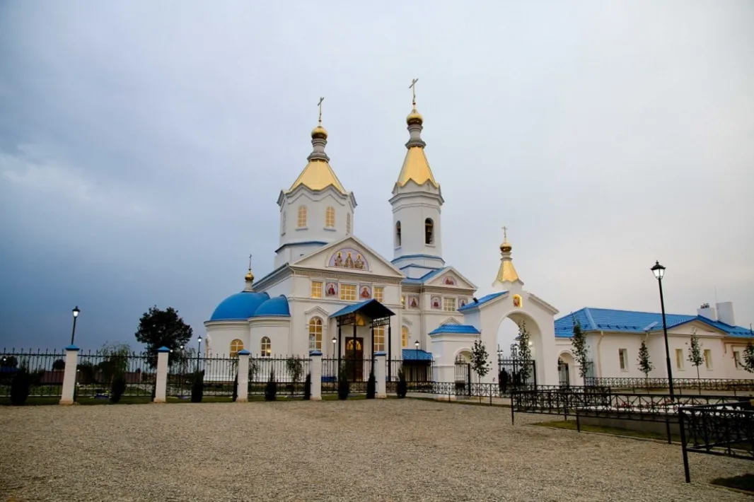 Село володарского. Астраханская область Володарский район село цветное. Село цветное Володарского района Астраханской области. Церковь цветное Володарского района Астраханской области. Церковь Рождества Богородицы Астрахань.