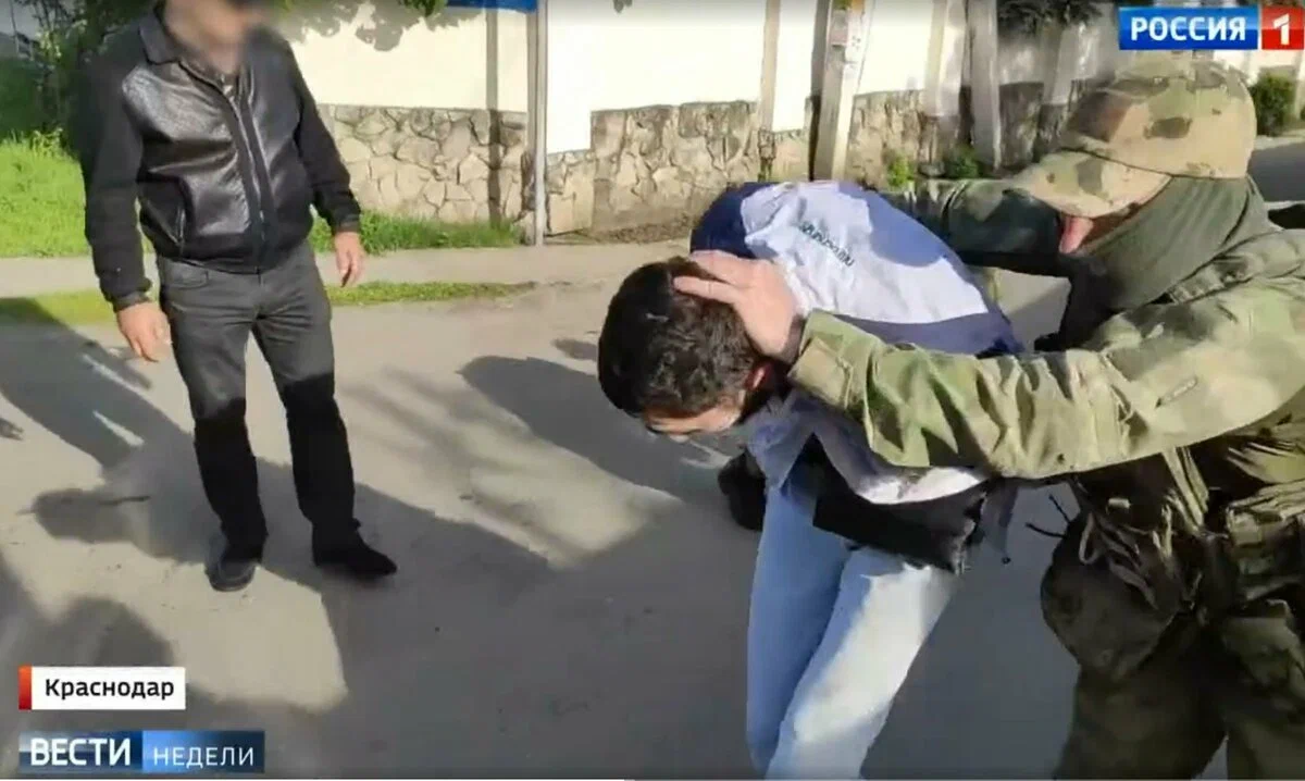 Предателями и диверсантами в России становятся русские молодые люди. Берегите своих детей от этого!