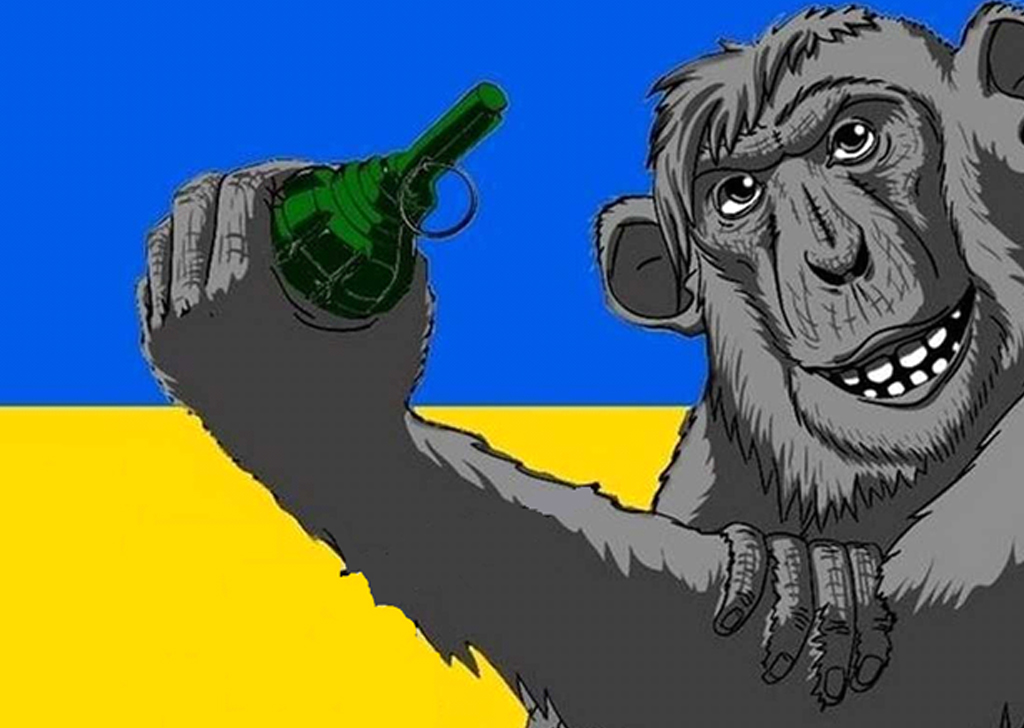 Приматы страх потеряли: в глубине РФ из кустов наблюдают за подъездом к военгородку