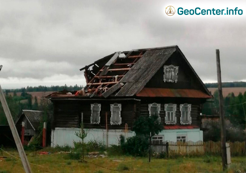 Ураган в удмуртии. Пожар Удмуртия. На крыше. Ураган в Ижевске.