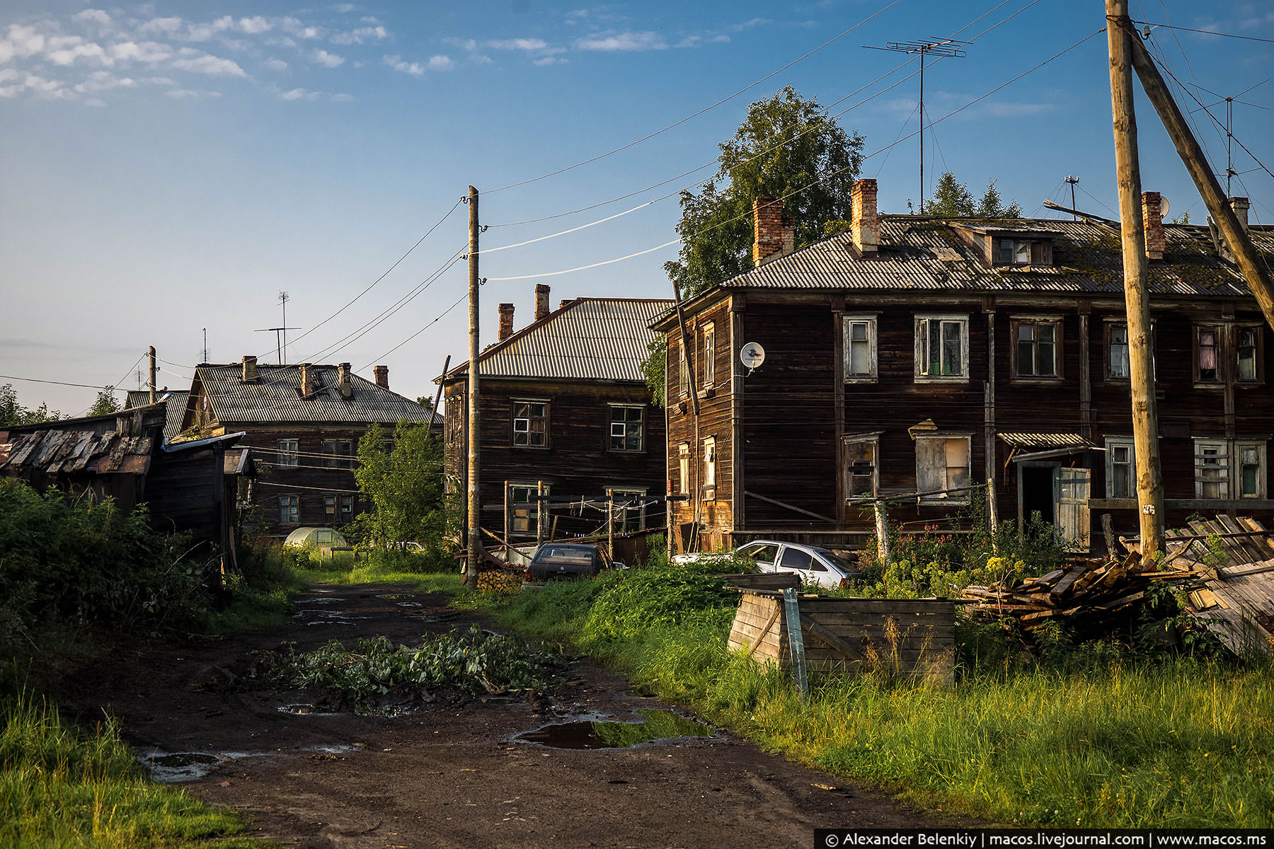 Запущенные города. Окраины Петрозаводска трущобы. Архангельск центр города разруха. Архангельск трущобы города. Архангельск сульфат развалины.