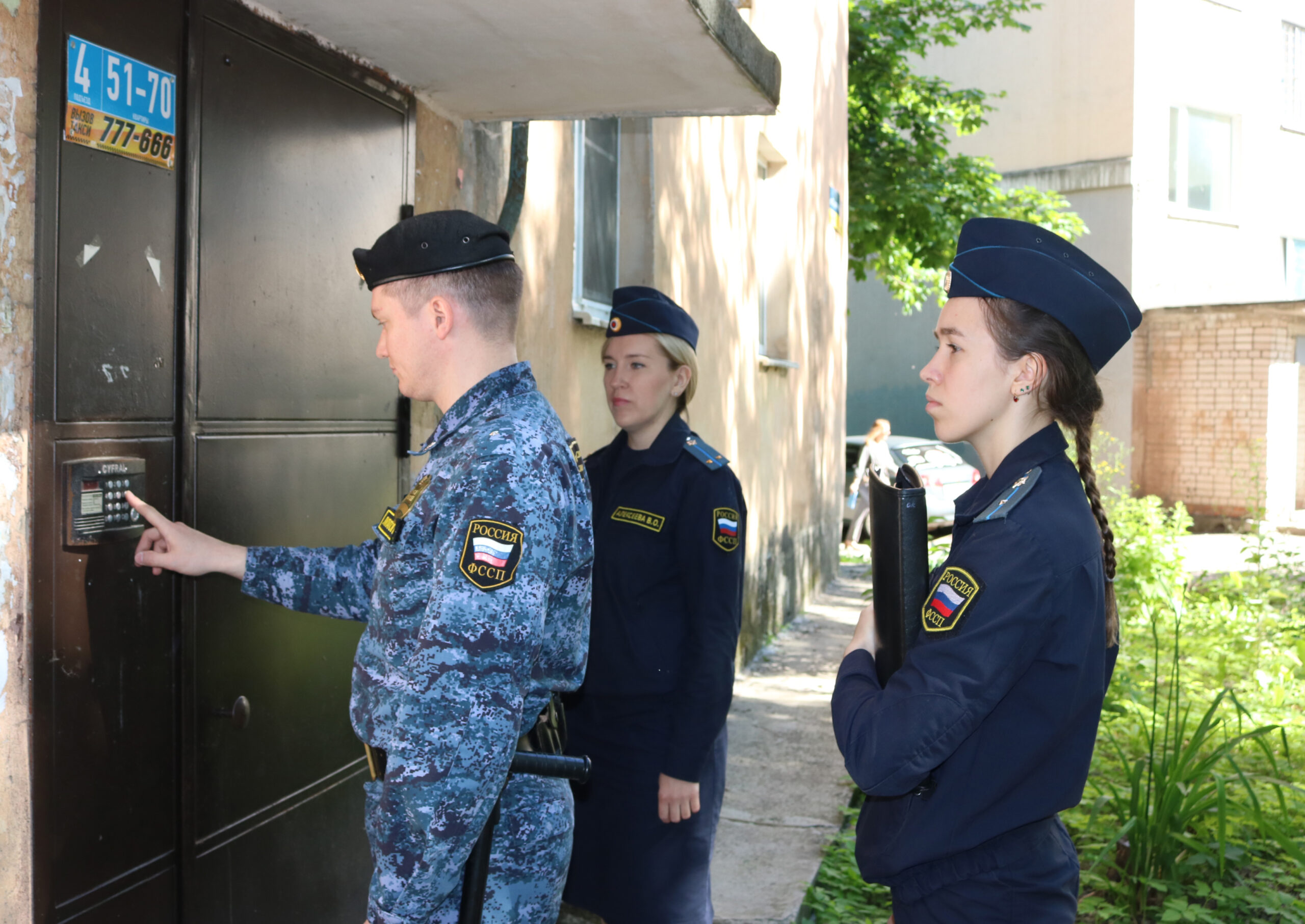 Приставы новгород. ФССП. Служба судебных приставов исполнителей. Судебные приставы старший лейтенант. Судебный пристав спортивные критерии.