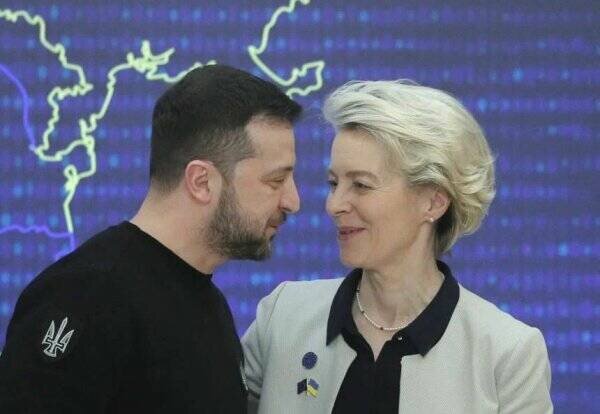 Они что, сговорились что ли?