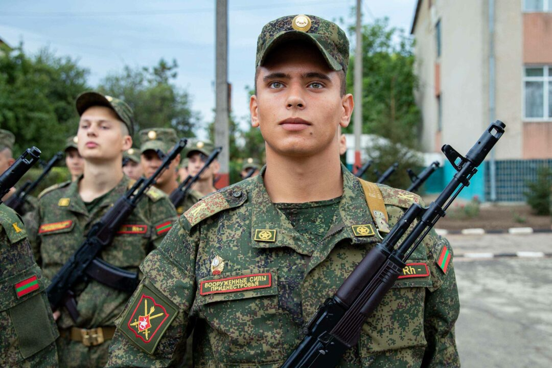 Как выглядит армейская. Военная форма. Современная Российская Военная форма. Красивый солдат.