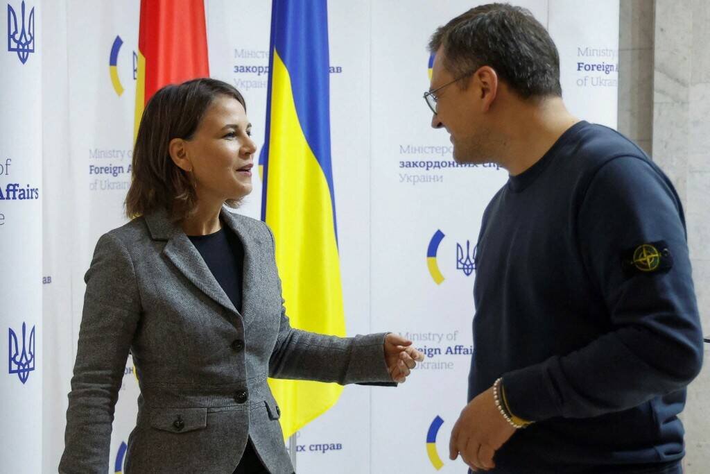 Они что, сговорились что ли?
