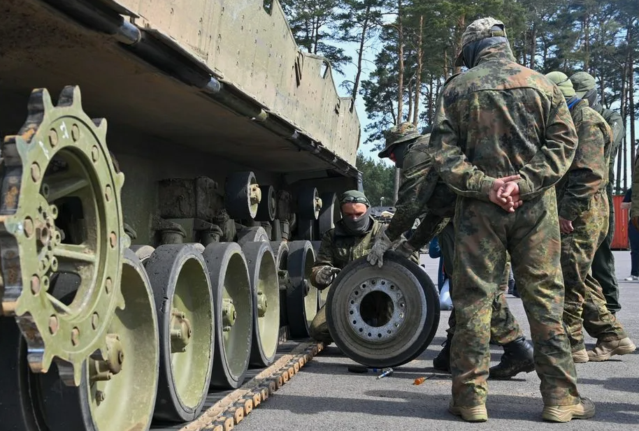 Послание от русских в штаб альянса через подбитый Abrams 