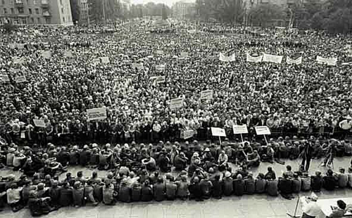 Демонстрация рабочих в новочеркасске в 1962 году. Новочеркасский расстрел в 1962. Восстание в Новочеркасске в 1962 году. Новочеркасск 1962 расстрел рабочих. Новочеркасск бунт 1962 г.