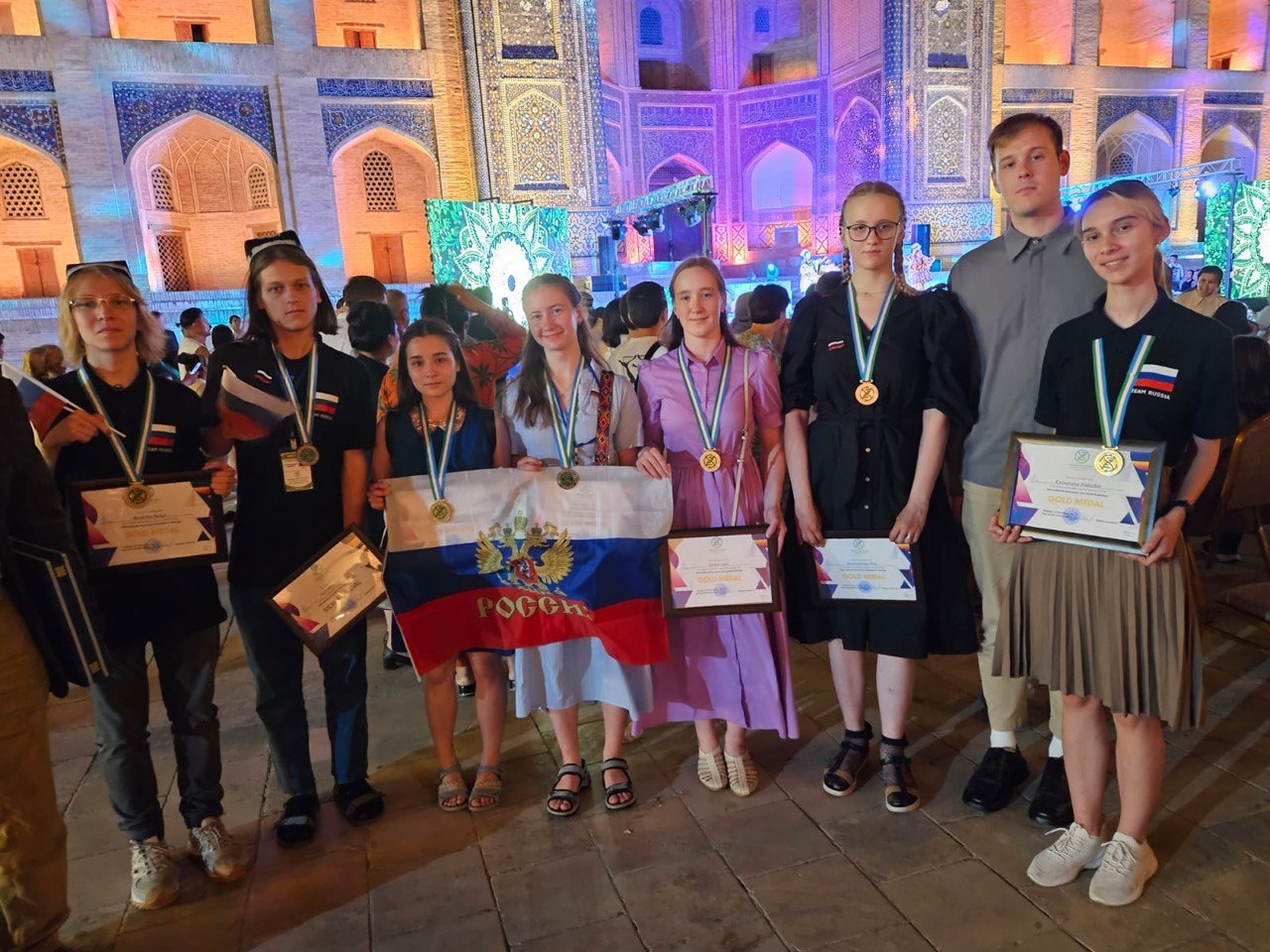 Семь медалей завоевали российские школьники на Международной олимпиаде по биологии имени Авиценны