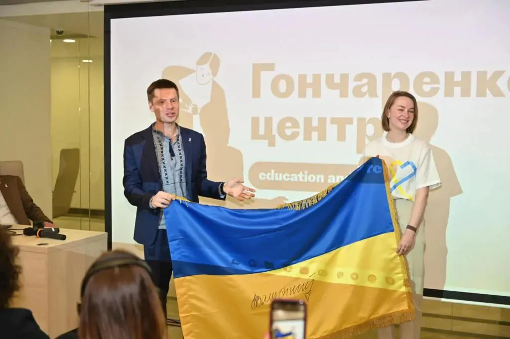 Я не перестаю удивляться нашим соседям, тем, которые небратья