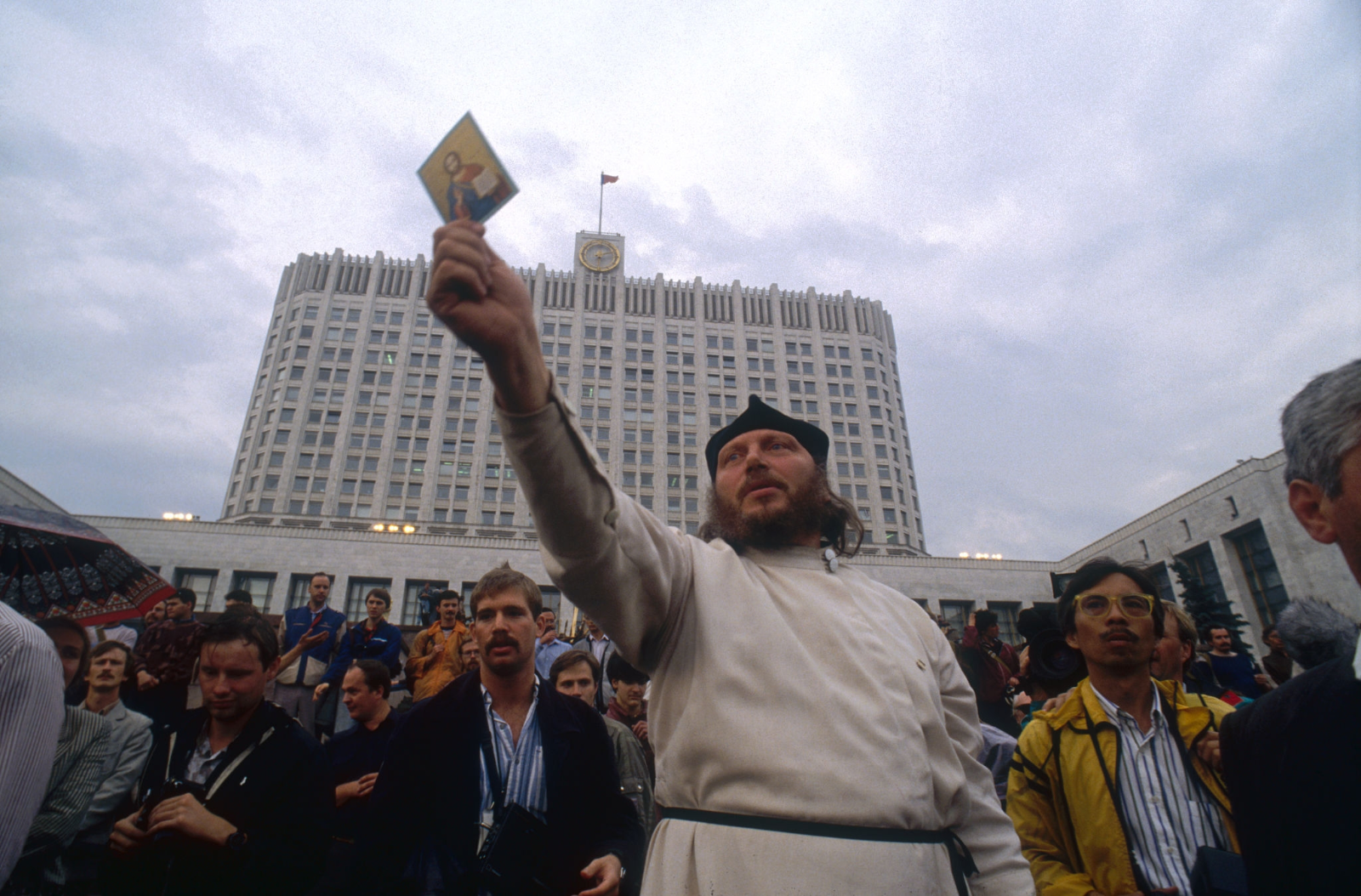 Планы гкчп и защитники белого. Митинг в Москве август 1991. Белый дом 1991. Белый дом в Москве 1991. Итинг у белогодом а.