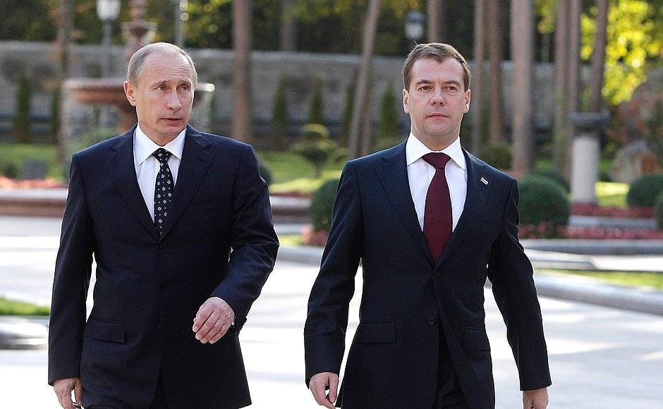Путин и медведев фото вместе в полный рост