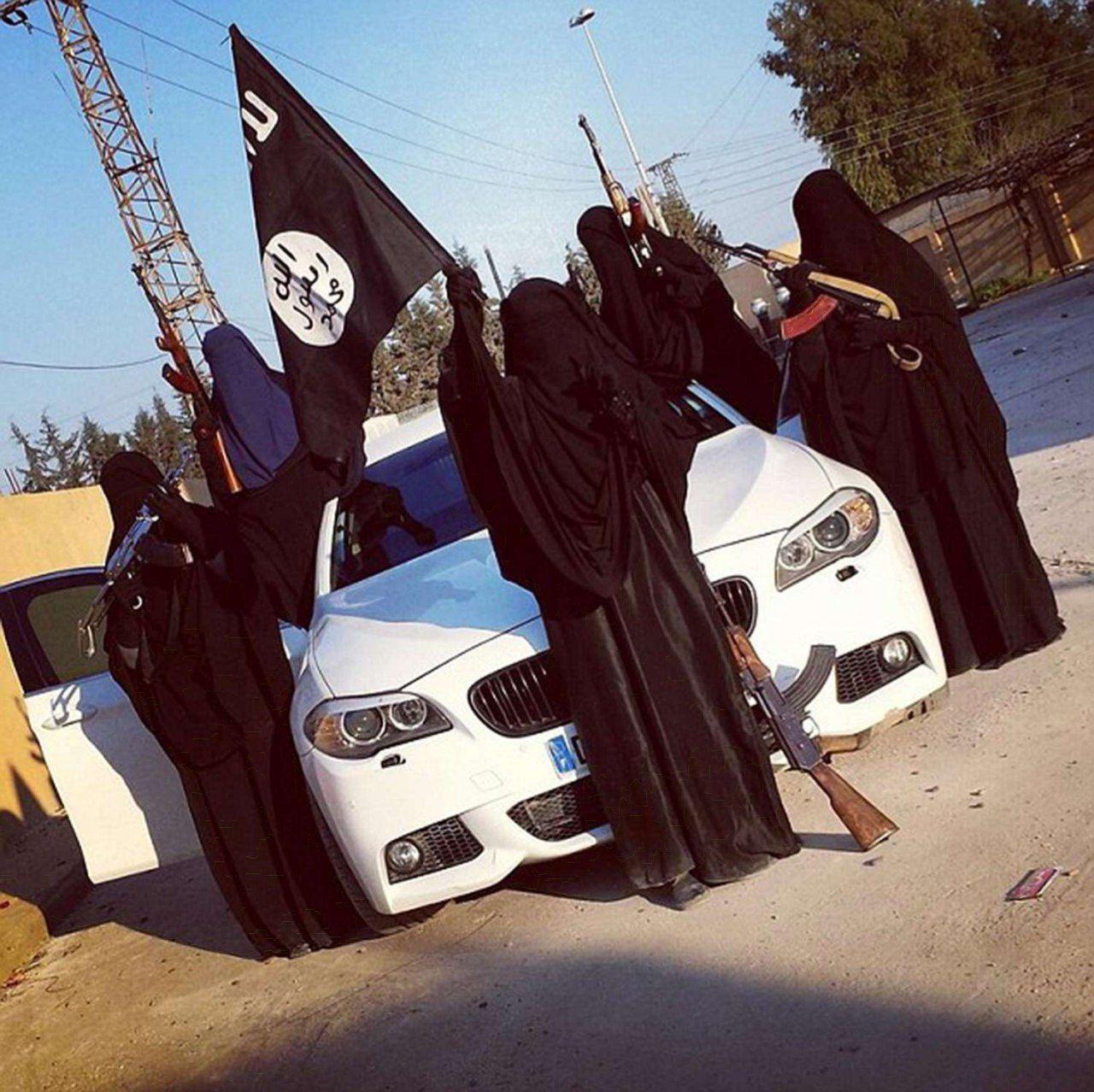 Арабская крутая. БМВ Абу бандит. Абу Бандитский БМВ. BMW m5 бандит Абу. Мусульманские бандиты.