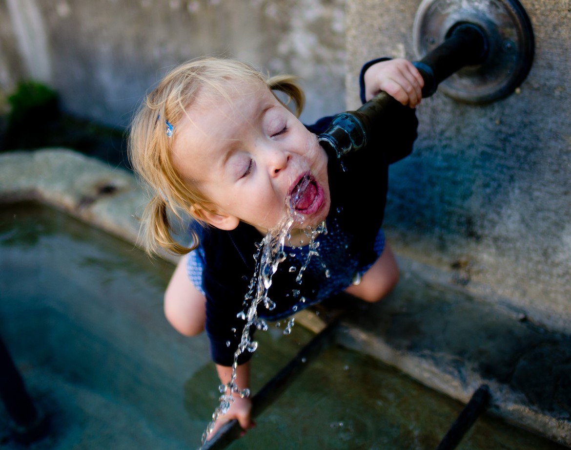 Funny water. Смешная вода. Дети воды. Жажда воды. Приколы про воду.